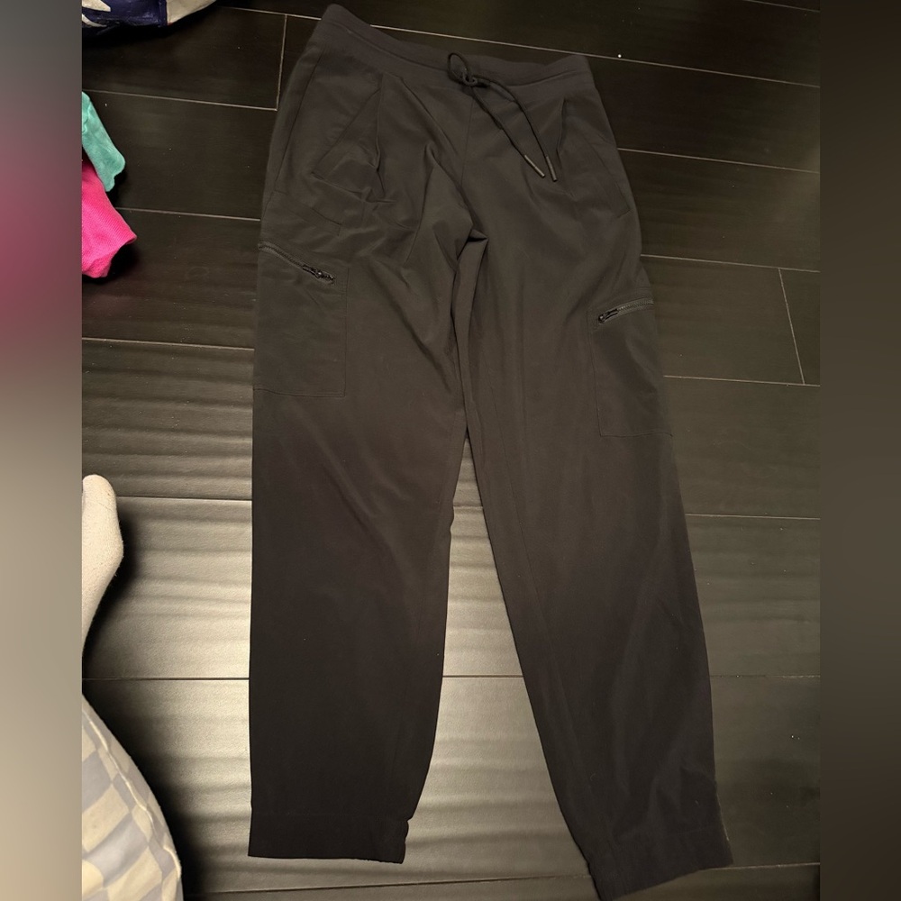 Athleta Women's Black cargo Jogger travel venture pants size 2 EUC - Picture 3 of 5